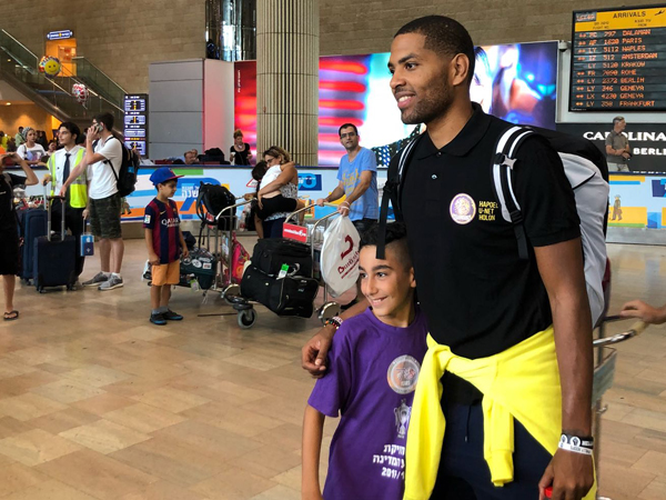 וואייט יוליך את הקו האחורי עם וולדן