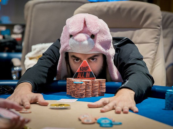 שמחון. אס אכזרי