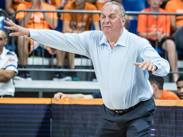 צביקה שרף. יחפש סנטר חדש (צילום: מנהלת הליגה)