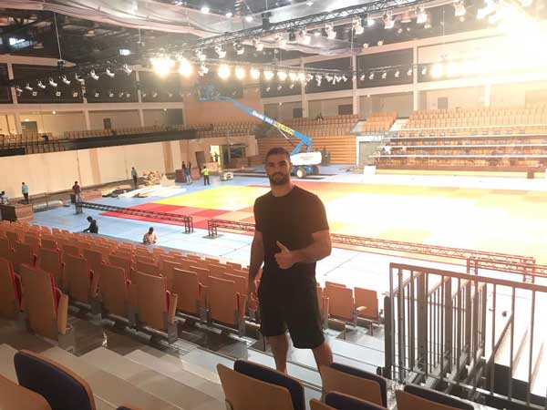 פטר פלצ'יק באולם התחרות (איגוד הג'ודו)