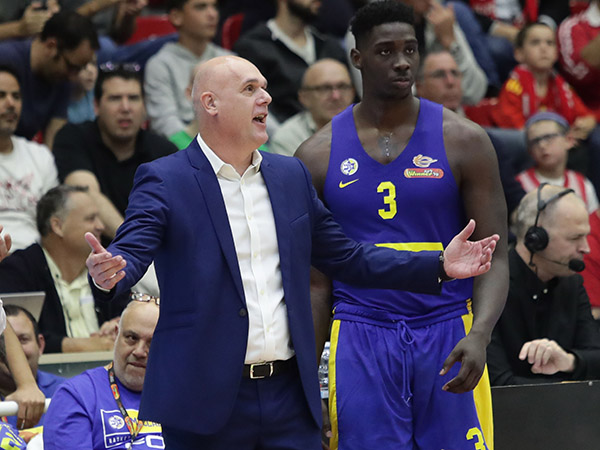 במכבי ת"א לא אהבו לשמוע את הביקורת שלו. ספאחיה (דני מרון)