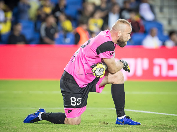 דני עמוס. הכדורגל אכזרי (עודד קרני)