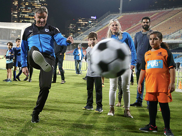 מפגינים את כישורי המשחק. רוטנשטיינר (אלן שיבר)