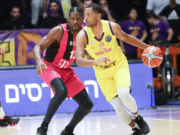 וואייט, דקות טובות בסיום המחצית הראשונה (FIBA)