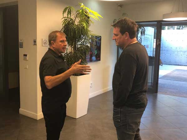 אנדי הרצוג ואלישע לוי, מאמן הנבחרת הנוכחי עם קודמו