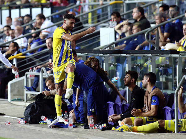 עטר שילם על הבעיטה בבקבוק (אלן שיבר)