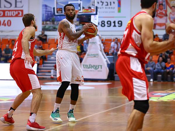 קוק. מוביל מבין הזרים (מנהלת הליגה)