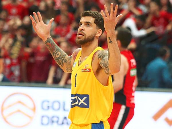 גנב את ההצגה. ווילבקין (אלן שיבר)