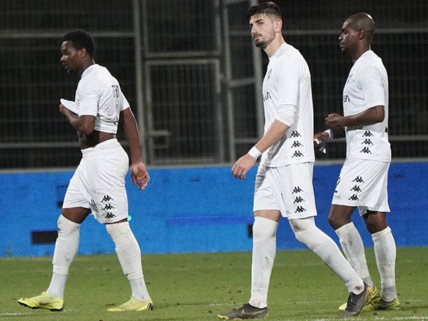 מסובכים (אנצ'ו גוש)