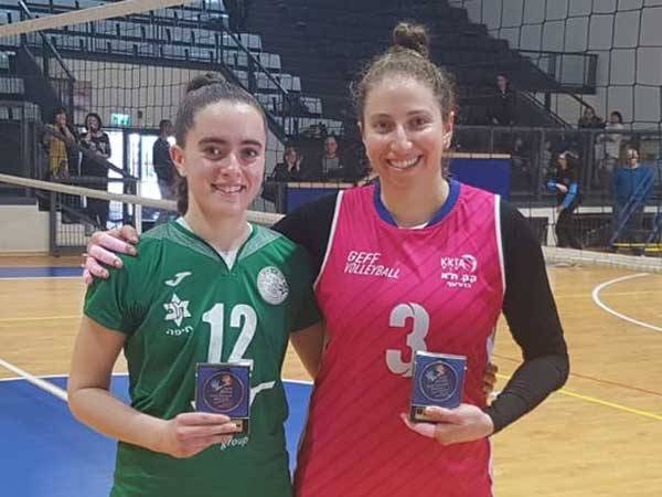 זילברמן (משמאל) וקופילוביץ', המצטיינות במשחק בת"א (באדיבות אתר איגוד הכדורעף)