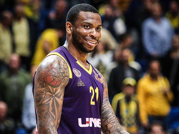 מסתכלים למכבי וירושלים בלבן של העיניים (עודד קרני)