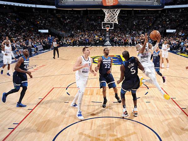 דנבר שמרה על המקום השני ברגע האחרון (צילום: Bart Young/NBAE via Getty Images)