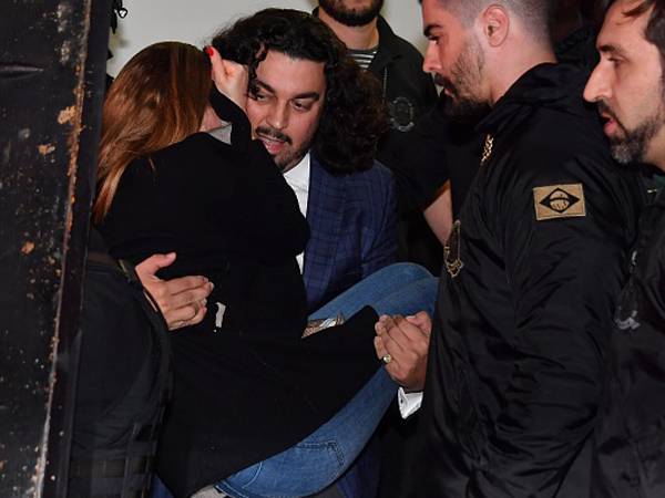 דה אנדראה  והמתלוננת. עזב בגלל חוסר שיתוף פעולה (Getty)