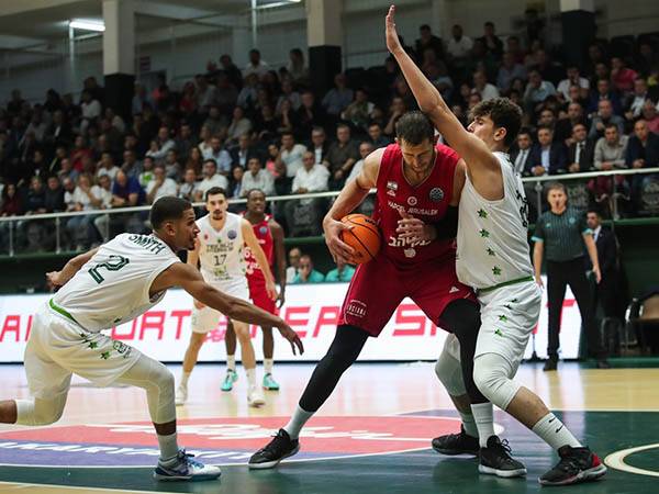 עם לא מעט קשיחות מצד הקבוצה של קטש (FIBA)