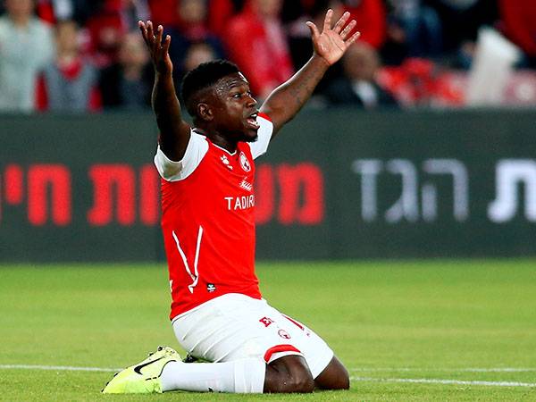 האסלביינק. ספג אש (אלן שיבר)