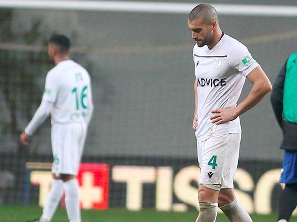 עדיין מנסים להאמין. שחקני כפ"ס בתום המשחק מול נתניה (צילום: אלן שיבר)