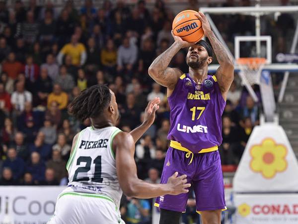 פוסטר. 23 נק' שלו לא הספיקו (FIBA)