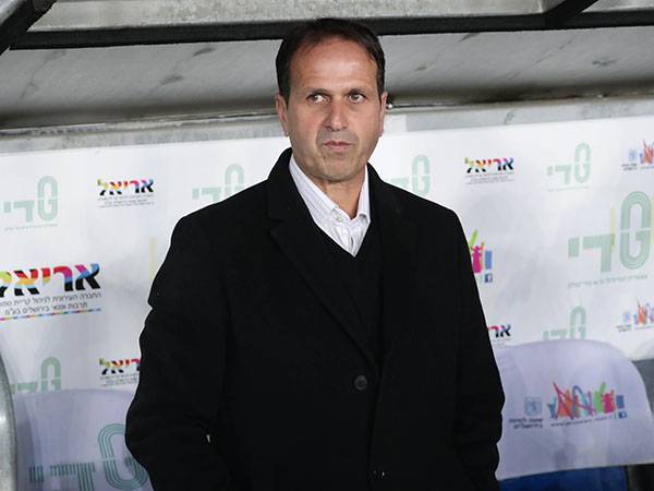 רוני לוי, בבעיה בסגל (דני מרון)