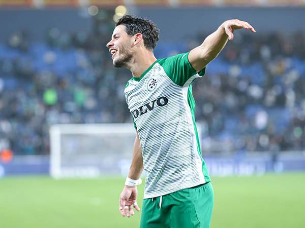 זוכה לאשראי. מנחם (מאור אלקסלסי)