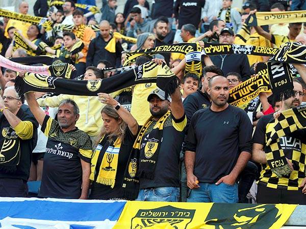 אוהדי בית"ר. חלוקים (אלן שיבר)