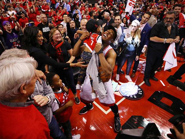 לאורי בעננים (צילום: Gregory Shamus/Getty Images)