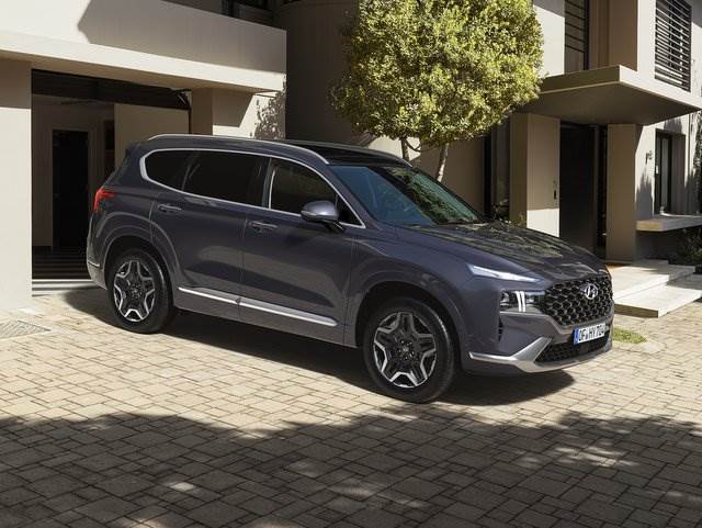 Hyundai Santa Fe Hybrid in Israel