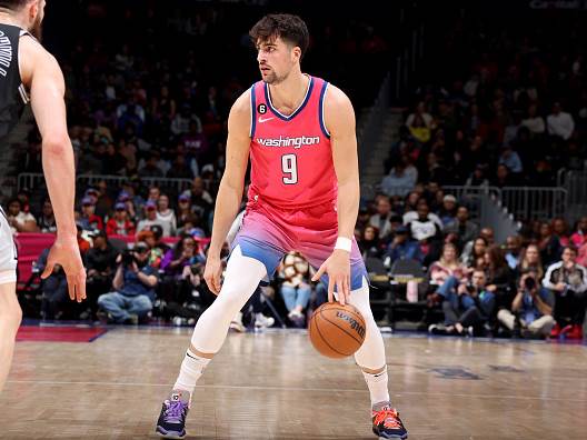 21 points and 11 rebounds for Danny Avdia in the victory over the Spurs