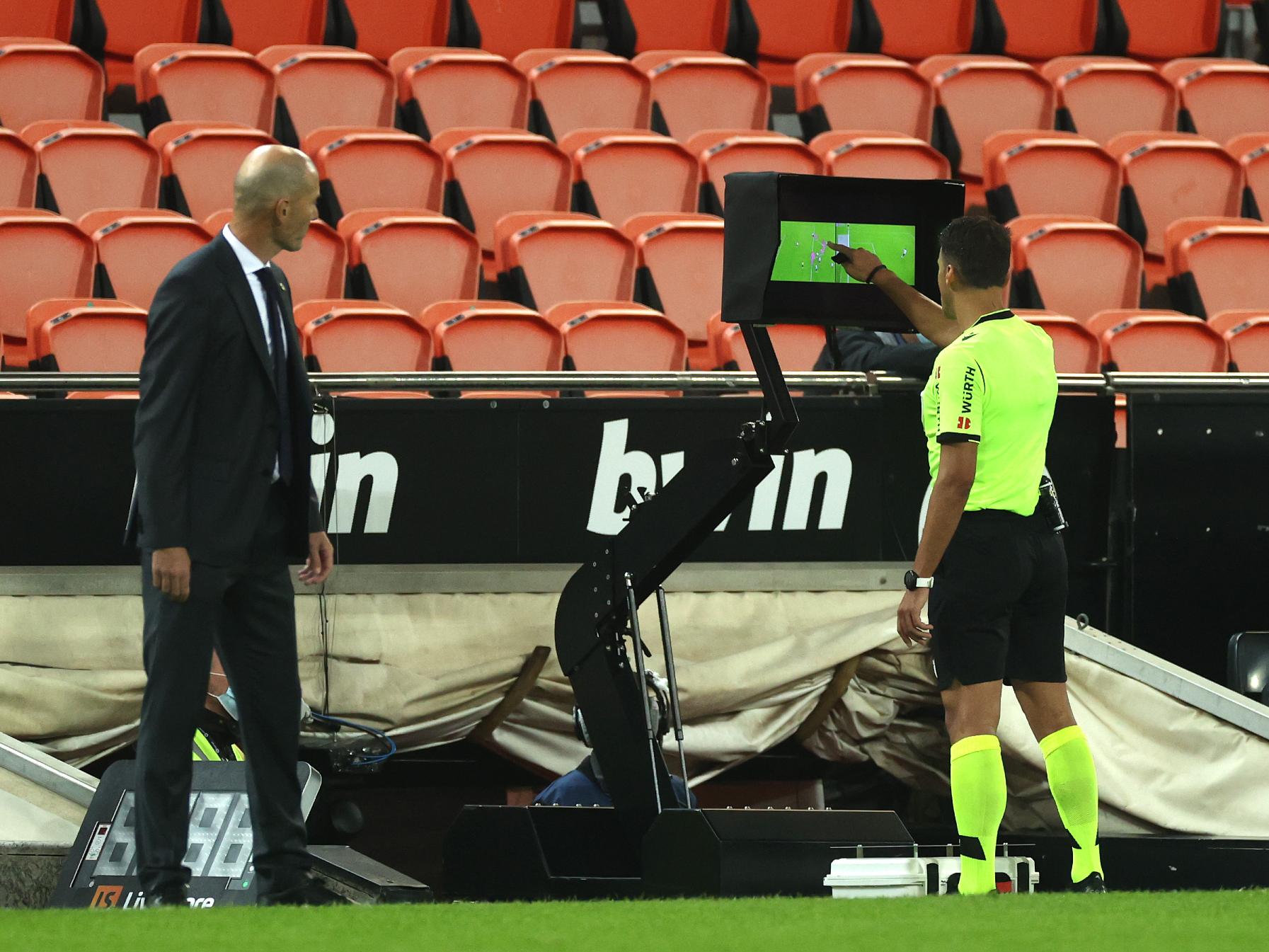ה-VAR שיחק תפקיד מכריע במחצית הראשונה (Getty)