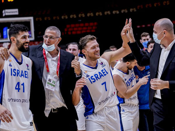 חוגגים ניצחון ראשון על ספרד מאז 2005 (FIBA)