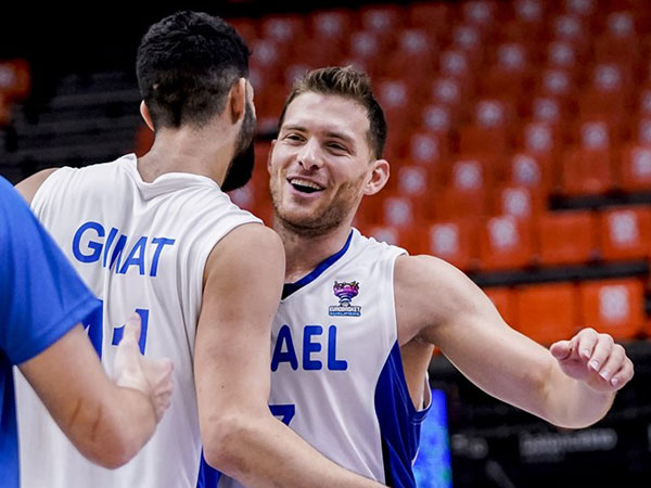 יש סיבה לחייך (FIBA)