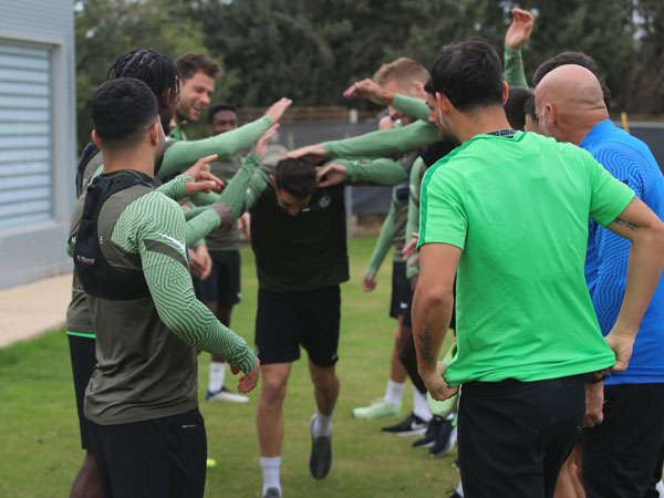 מקווים בחיפה להתאקלמות מהירה (באדיבות מכבי חיפה, האתר הרשמי)