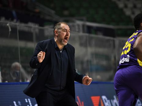 עמדת זינוק מצוינת. דדאס (FIBA)