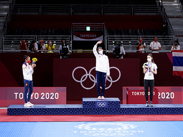 סמברג עלתה ראשונה על הפודיום (Getty)