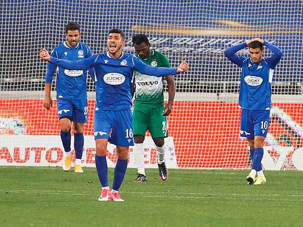 מאבקים קשים, בכל חמשת המפגשים. חיפה ופ"ת בעונה שעברה (צילום: אלן שיבר)