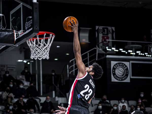 ואולי חשבו שיחגגו בסיום (FIBA)