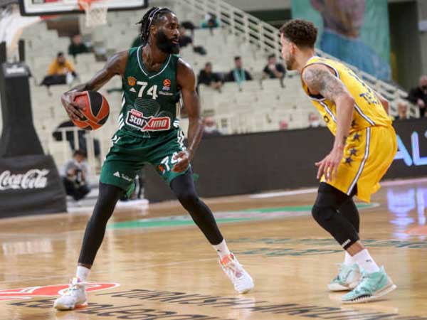 הגנה לא טובה של הצהובים ברבע הראשון (GETTY)