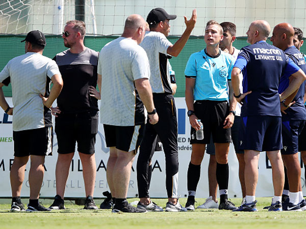 מאמן וולבס ברונו לאג'ה. האווירה התלהטה (Jack Thomas - WWFC/Wolves, Getty)