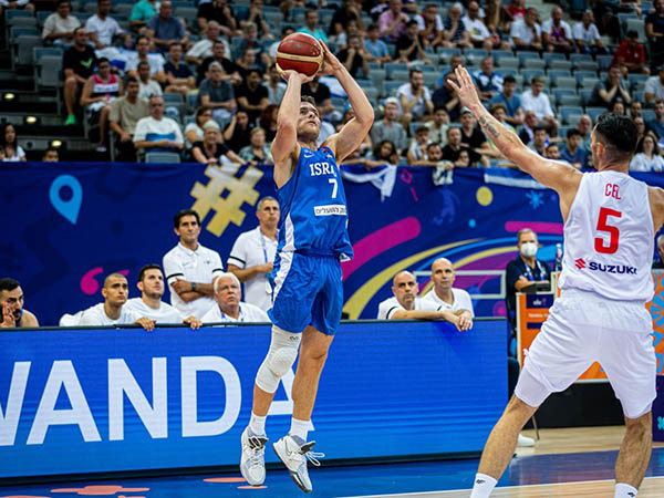 "הגיע בגלל הניסיון". מקל (FIBA)