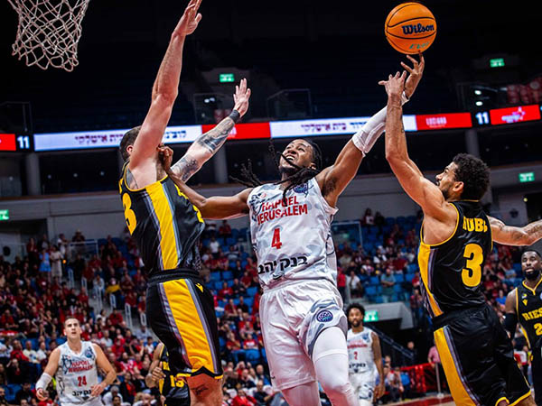 ערב חלש של האדומים (FIBA)