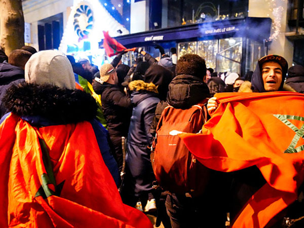 אוהדי מרוקו חוגגים בפריז (Hugo Pfeiffer/Icon Sport via Getty Images)