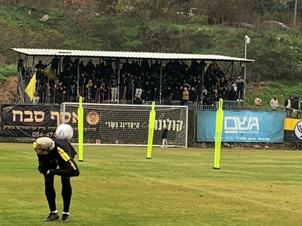 אוהדי בית"ר באימון הבוקר (אבי כהן)