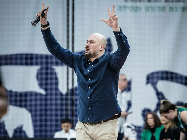 מויה טאצ'י על הקווים (קרדיט: איגוד הכדורסל)