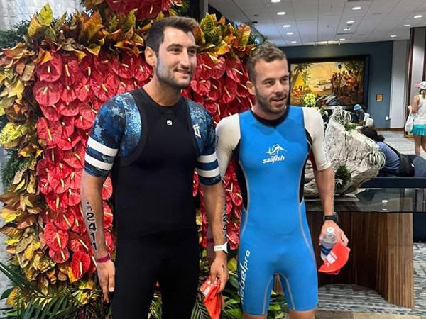 אור עם חברו גיא פרל בהוואי. צילום: פרטי