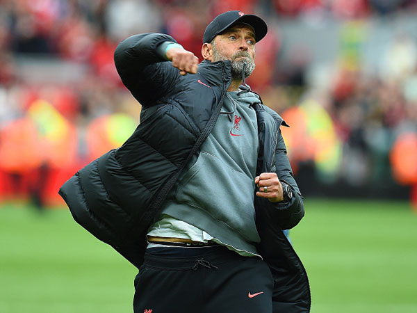 יורגן קלופ. חגג עם חניכיו ובענק בסיום (GETTY)