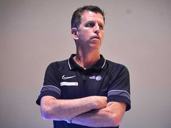 על הקווים (FIBA)