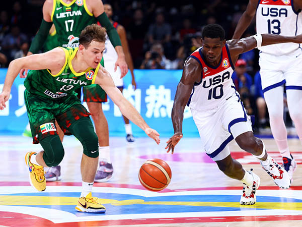 הוליך את קלעי האמריקאים. אדווארדס (GETTY)