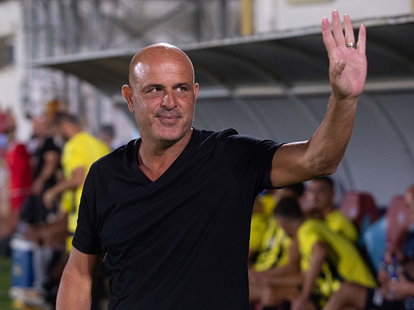 "צריך חיזוק בכנף ימין". אבוקסיס (צילום: קובי אליהו)