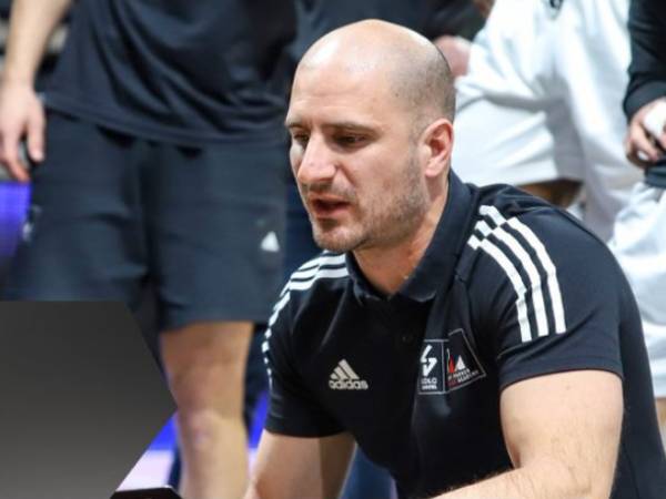 "נועם הוא משהו אחר" (ASVEL)