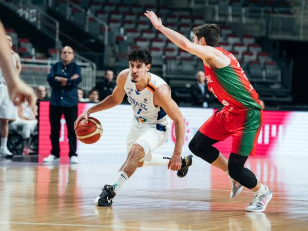 “יש לחץ, חשוב לדבר - זו הדרך שלי“ (FIBA)