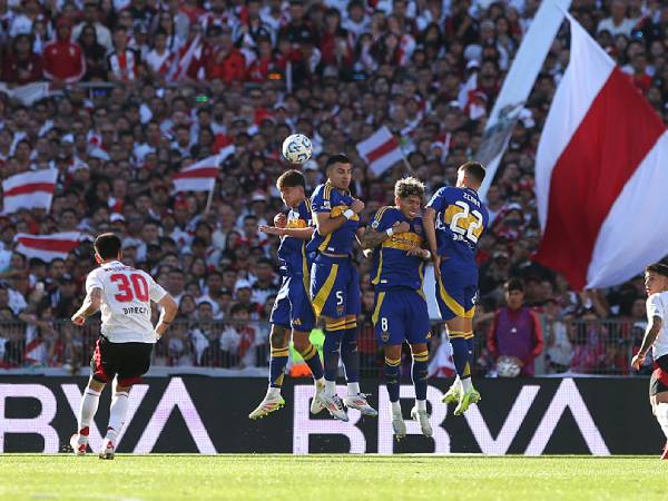 פרנקו מסטאנטונו כובש שער מרהיב מול בוקה. כישרון העל בדרך למדריד (GETTY)